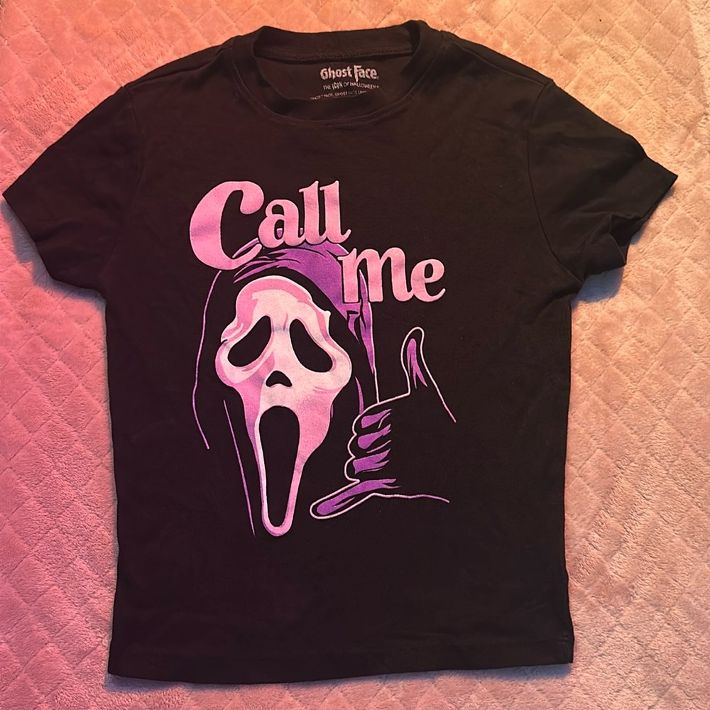 BIOWORLD Ghost Face cropped Tee
Size: XS
Color: Pink, Purple, & Black